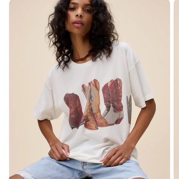 Daydreamer Tops - Daydreamer Kick Off Your Boots Merch Tee